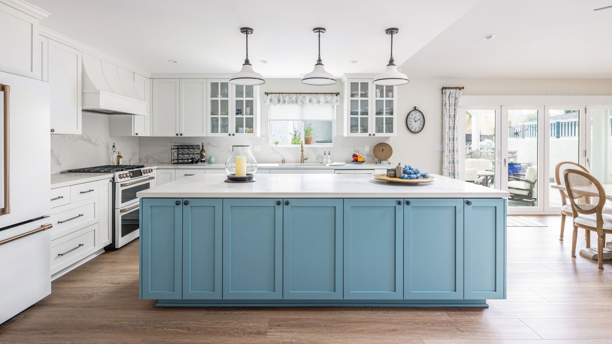 Modern Outdoor Kitchen Remodel by Imperial Custom Cabinets project photo
