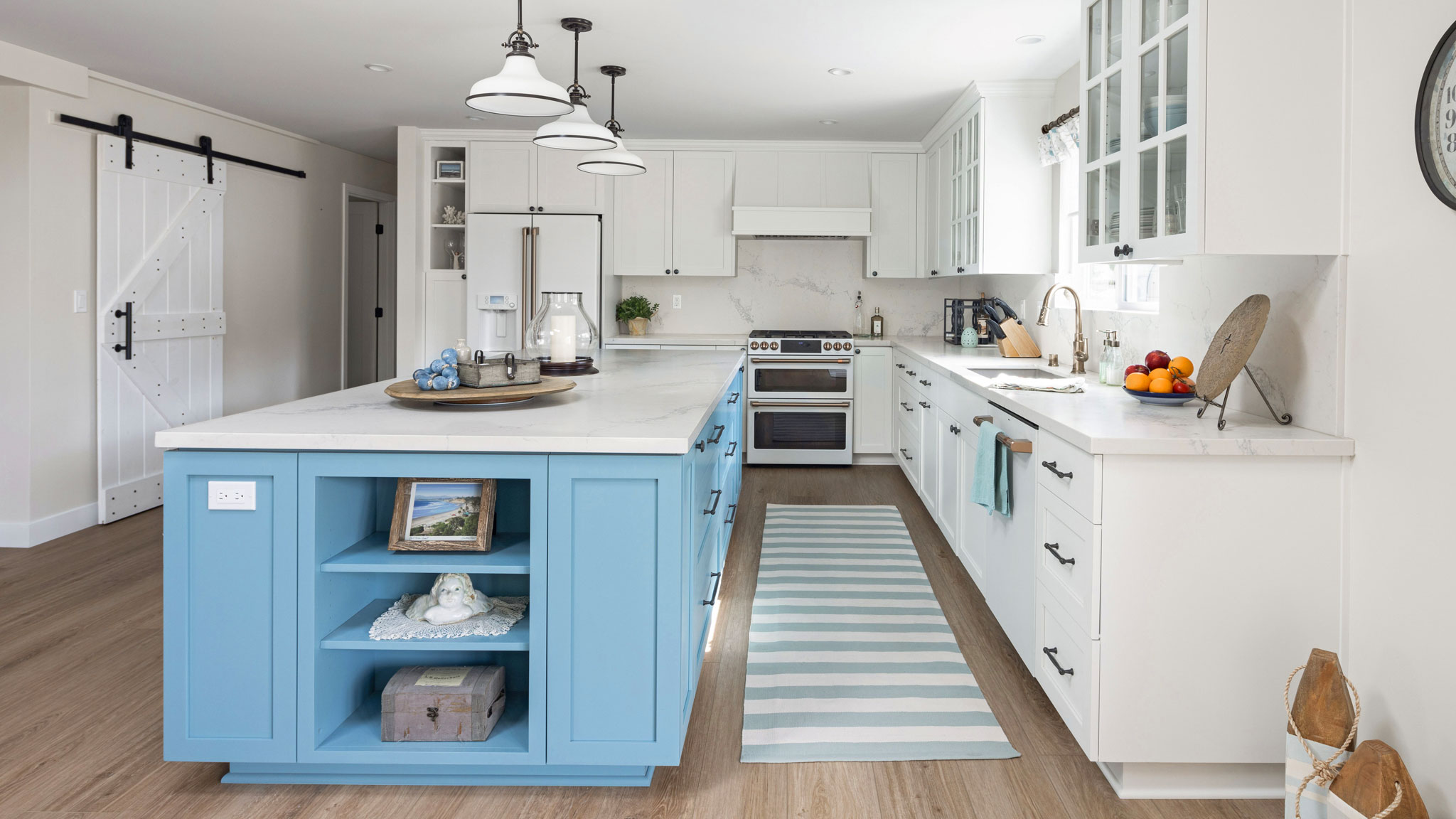 Modern Outdoor Kitchen Remodel by Imperial Custom Cabinets project photo 2
